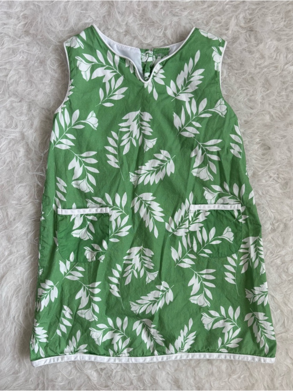 Little English Luxurious Girls' Green & White Leaf AOP Sleeveless Dress